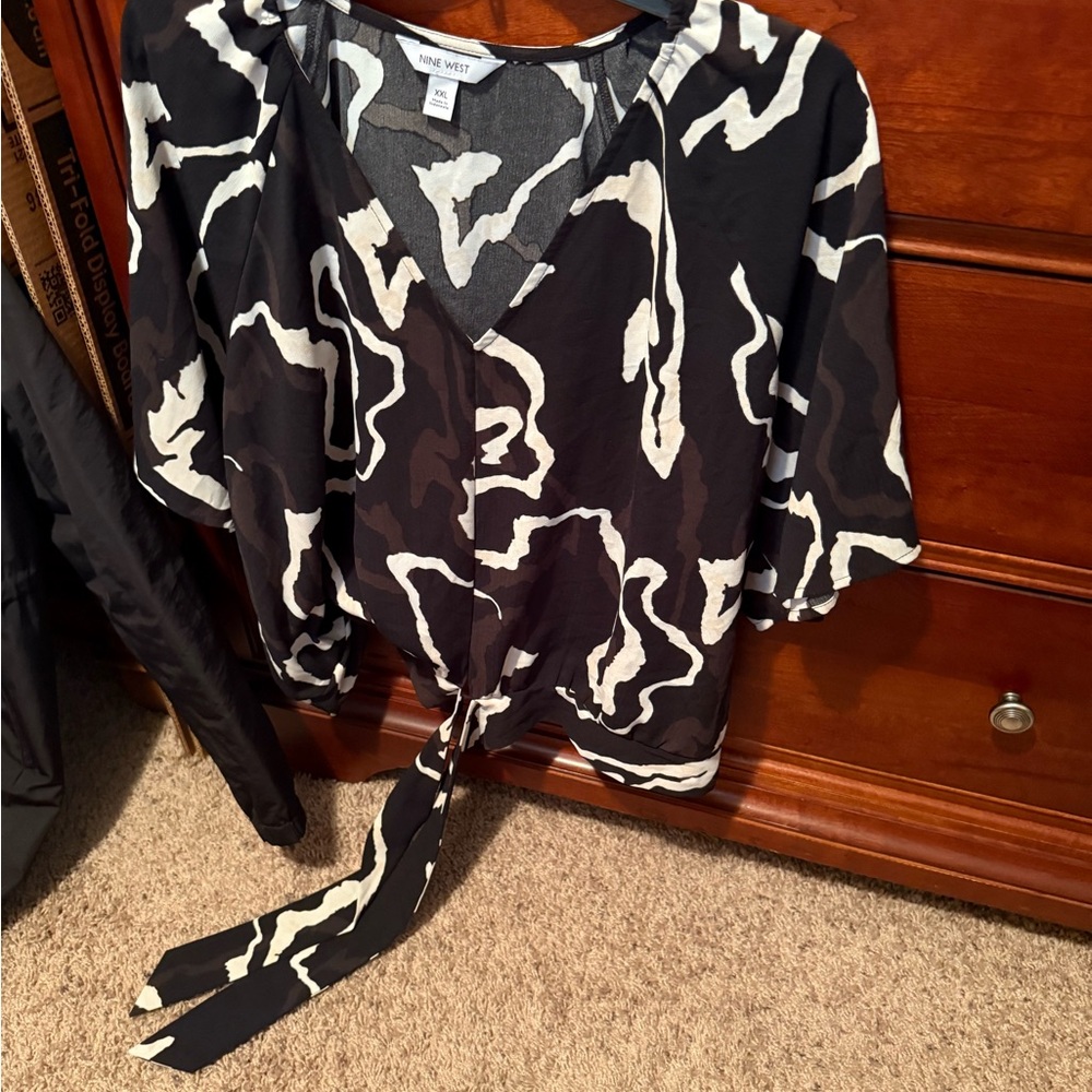 Nine West Monochrome Abstract Blouse
